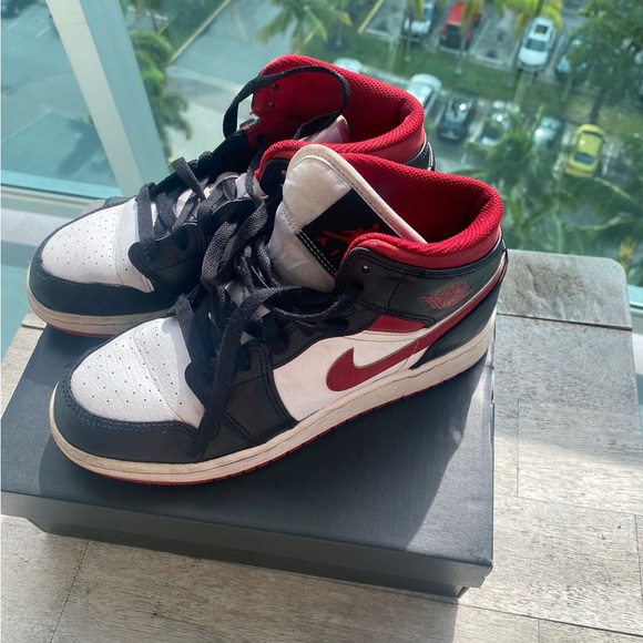 Nike Jordan 1 MID - Picture 9 of 9